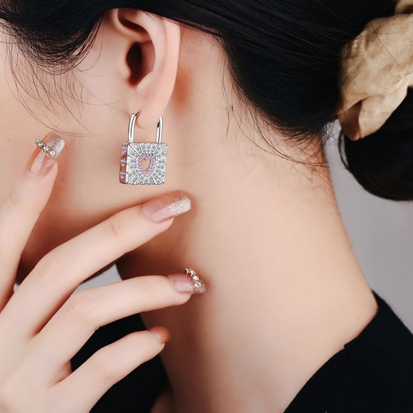 Sterling silver lock earrings - Picture 4 of 4